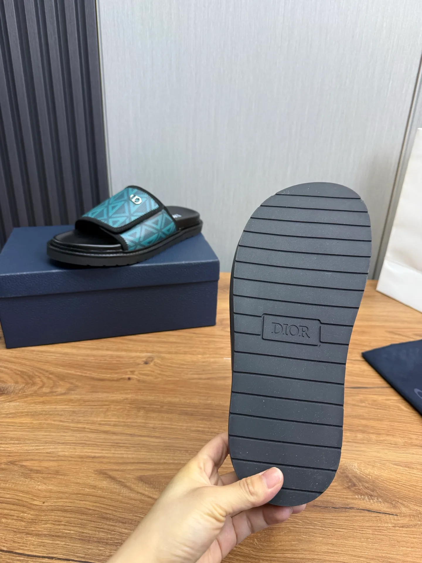 Men's shoes 💰320💰 Dior. Popular slippers hot sale 🔥 Available all year round ✅ Original original material 🩴 SIZE: 38-46 (45.46 non-refundable)